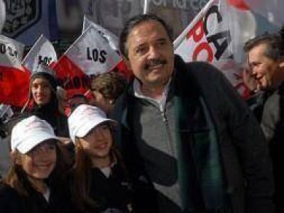 Alfons�n desfil� por calles de La Matanza