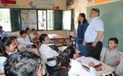 Ricardo anunci� que se construir� un colegio secundario en Yatayt�