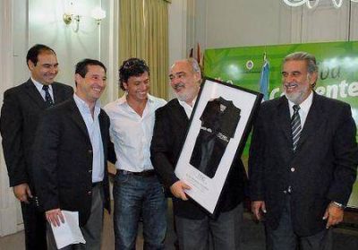 El gobierno provincial entrego subsidios a instituciones deportivas