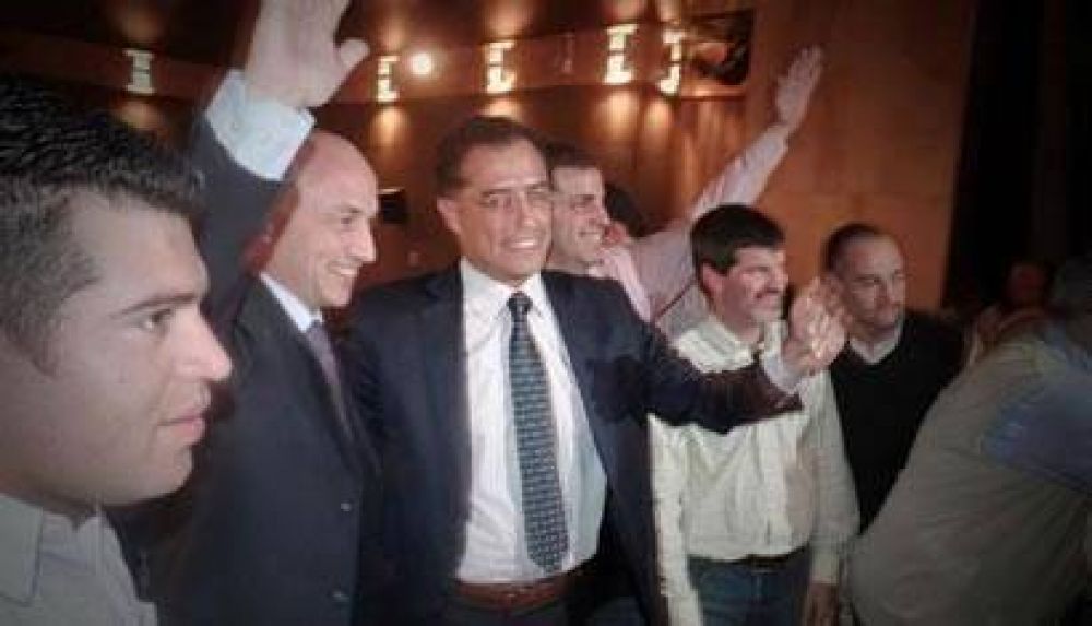 "Este domingo se ponen en juego dos claros modelos de pol�tica en Caleta�