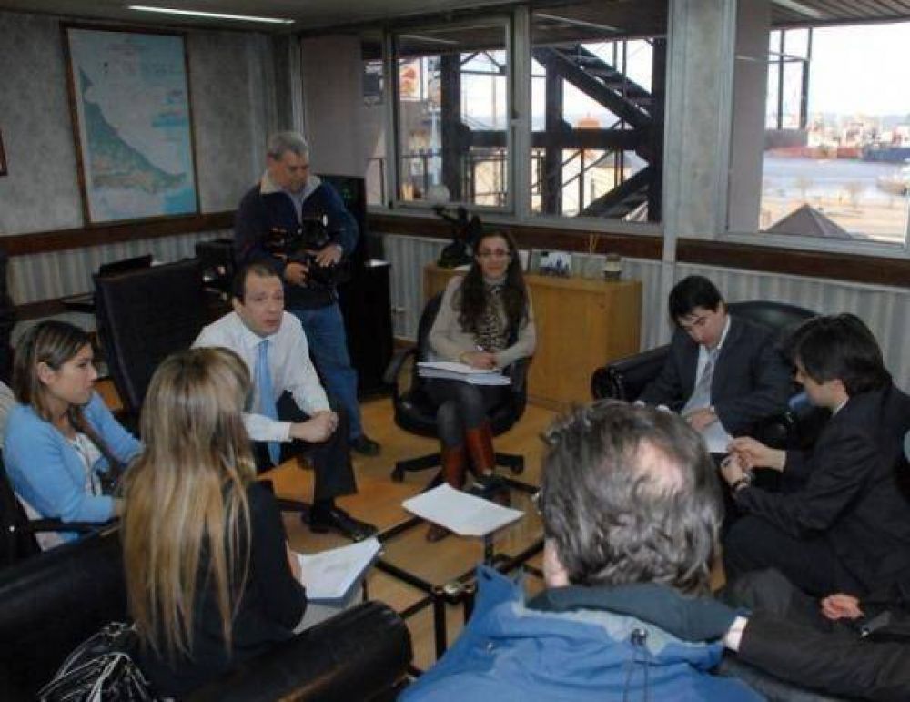 El Ministro de Econom�a recibi� a representantes de los municipios de Ushuaia y R�o Grande