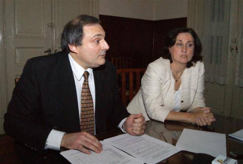 LUJ�N - LA INTENDENTA PRESENTO EL PROCESO DE MODERNIZACION INFORMATICO DEL MUNICIPIO