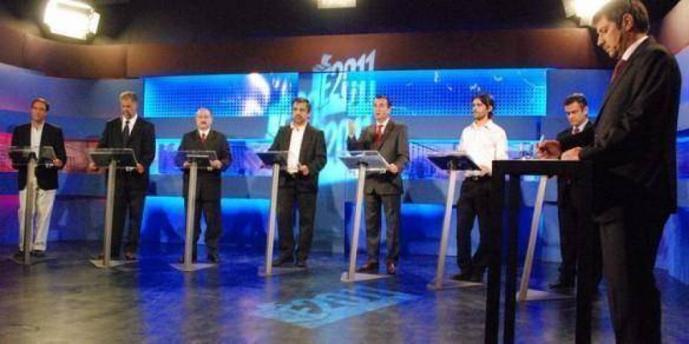 Los candidatos a gobernador intentaron sacar tajada ante las c�maras poco antes de la veda