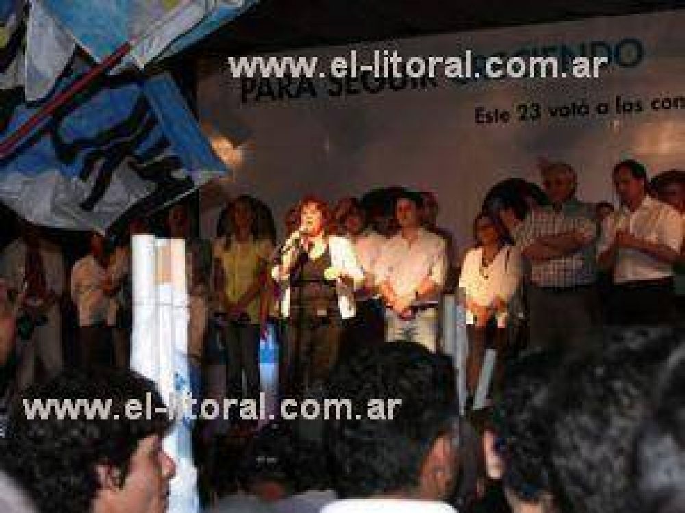 Cierre multitudinario con propuestas y cr�ticas del Frente para la Victoria
