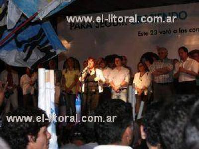 Cierre multitudinario con propuestas y cr�ticas del Frente para la Victoria