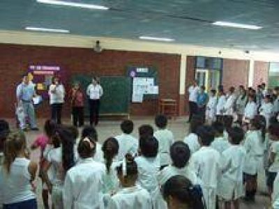 El FpV entreg� recursos a una escuela capitalina