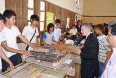 Alumnos de la EET N� 2 trabajan solidariamente para otras escuelas		