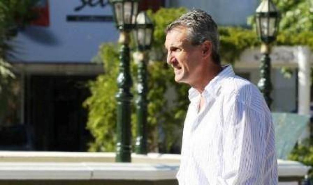 Tierno promete "auditor�a y juicio" a funcionarios del Gobierno