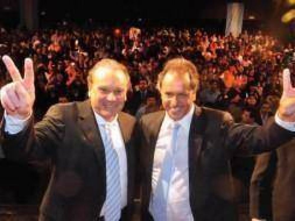 Scioli cerr� campa�a en Merlo con Othaceh�