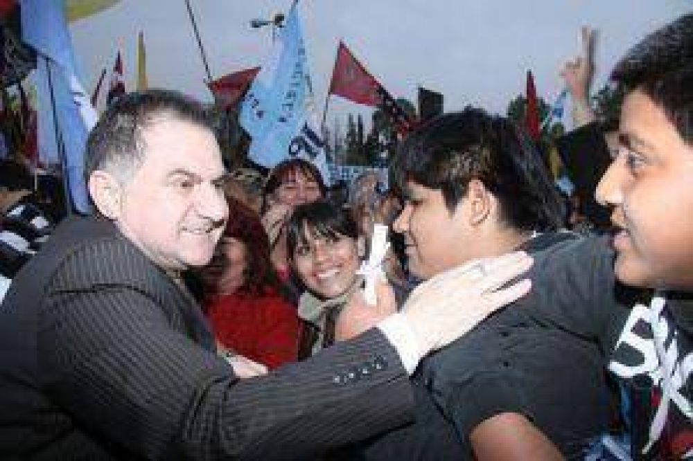 Julio Pereyra: "No me voy a ir de Varela, tengo much�simas ganas de seguir haciendo cosas ac�"