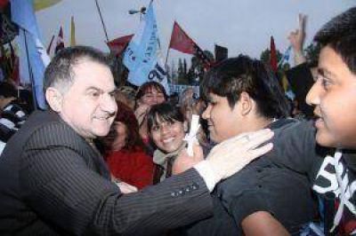 Julio Pereyra: "No me voy a ir de Varela, tengo much�simas ganas de seguir haciendo cosas ac�"