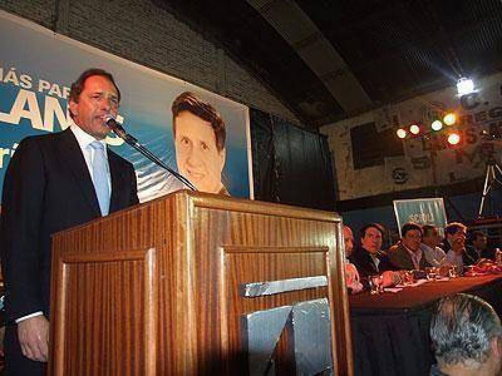 D�az P�rez cerr� su campa�a con el respaldo de Scioli a su gesti�n