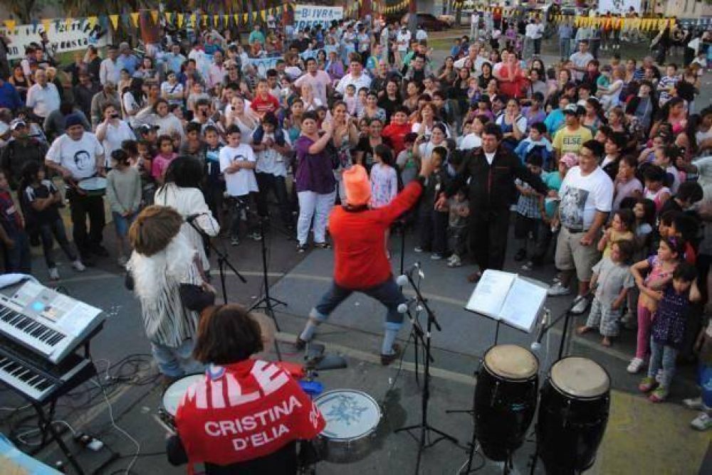 Juan Vera cerr� su campa�a con mucha cumbia