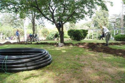 LUJ�N - LA PLAZA COLON CONTARA CON UN NUEVO SISTEMA DE RIEGO AUTOMATICO POR ASPERSION