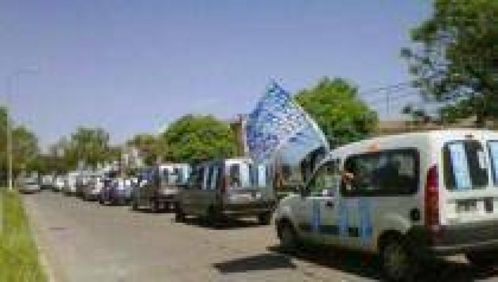 Gurzi y Guti�rrez eligieron cerrar sus campa�as con caravanas