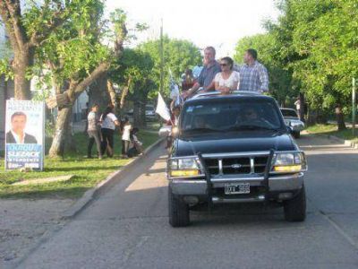 El FpV de Berisso cerr� su campa�a: �El domingo tenemos que llenar las urnas�, vitore� Slezack