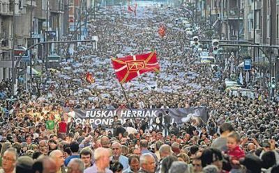 Una masiva marcha en el Pa�s Vasco para reclamar autonom�a