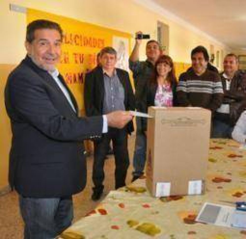 Beder Herrera vot� en el marco de una elecci�n sin inconvenientes