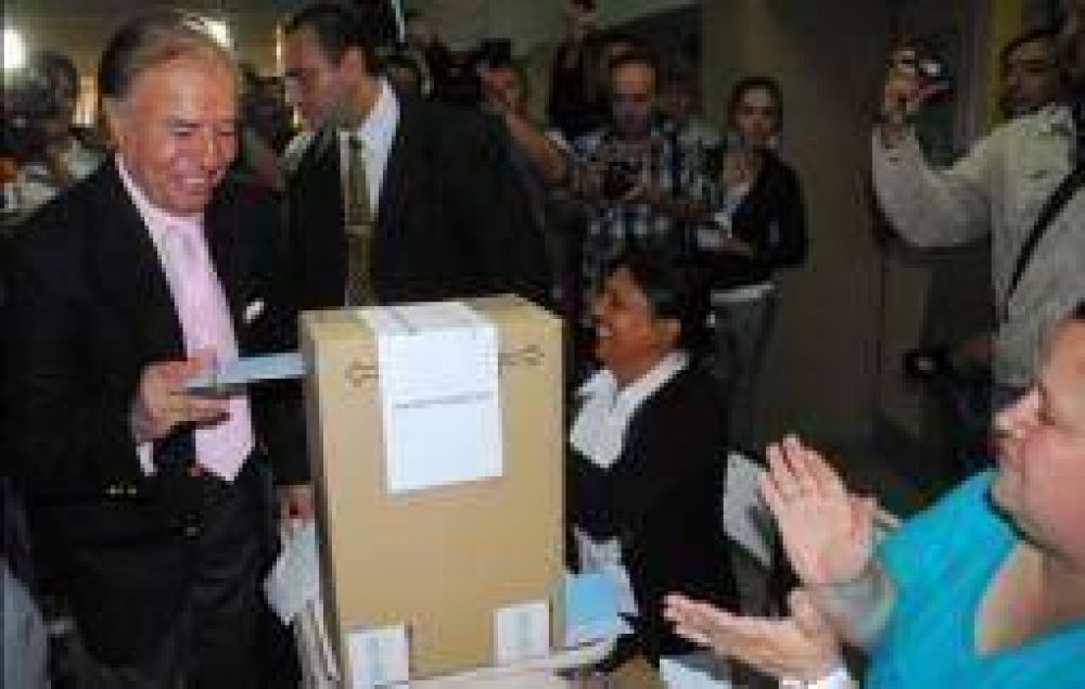 Para Carlos Menem, �Cristina Kirchner gana por afano�