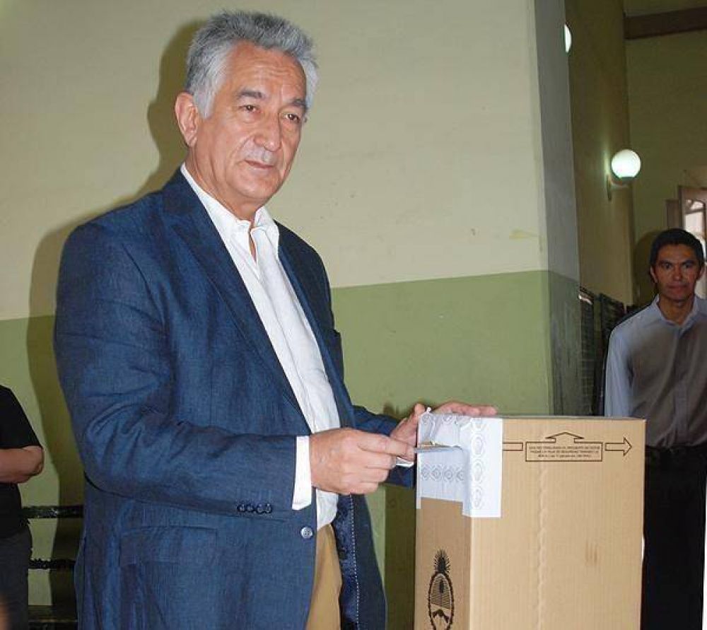 En un clima de total normalidad vot� en San Luis, el gobernador Dr. Alberto Rodr�guez Sa�