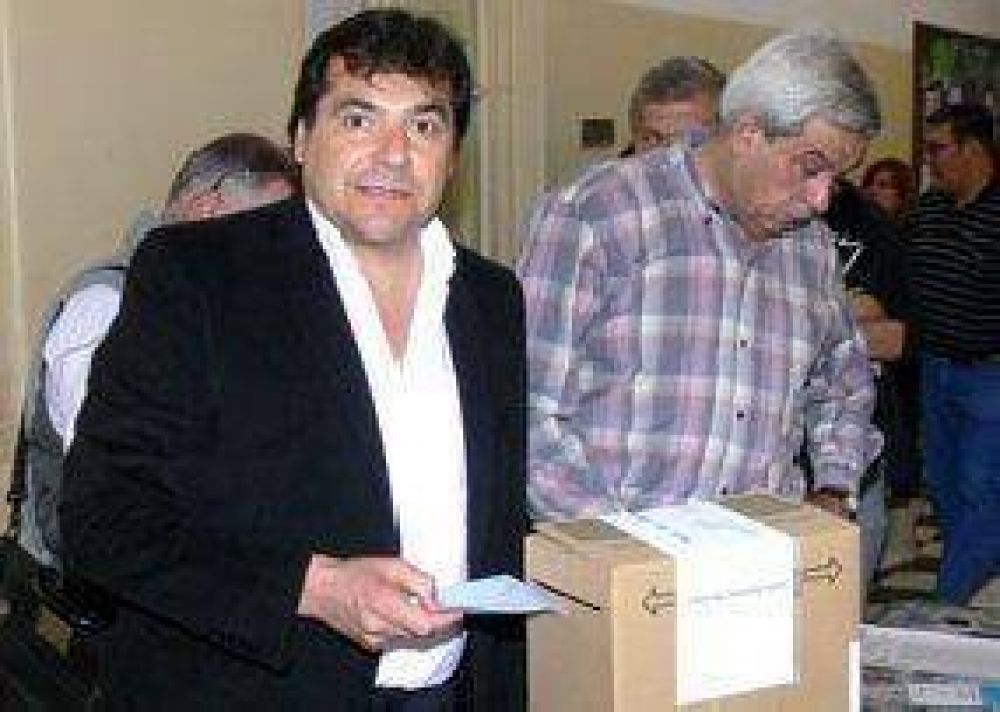 Vot� Walter Aguilar, candidato a diputado nacional por Compromiso Federal