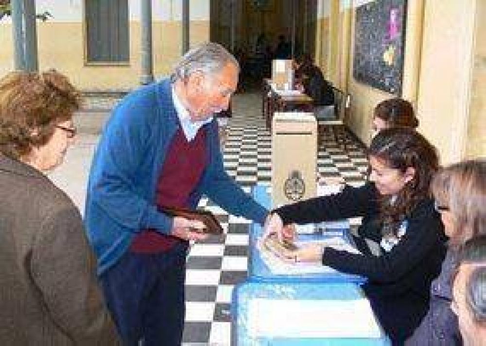 Elecciones: los villamercedinos madrugaron para votar