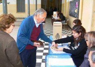 Elecciones: los villamercedinos madrugaron para votar