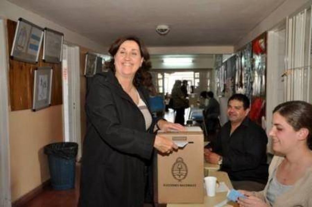 La intendenta Rosso vot� en la Escuela 29: �voy a seguir trabajando desde el lugar que me corresponda�