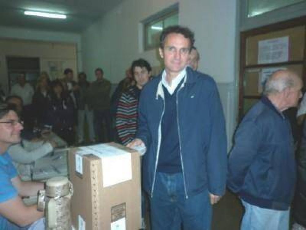 Katopodis: �Hoy es una jornada de entusiasmo y de alegr�a, de mucha participaci�n de los vecinos�