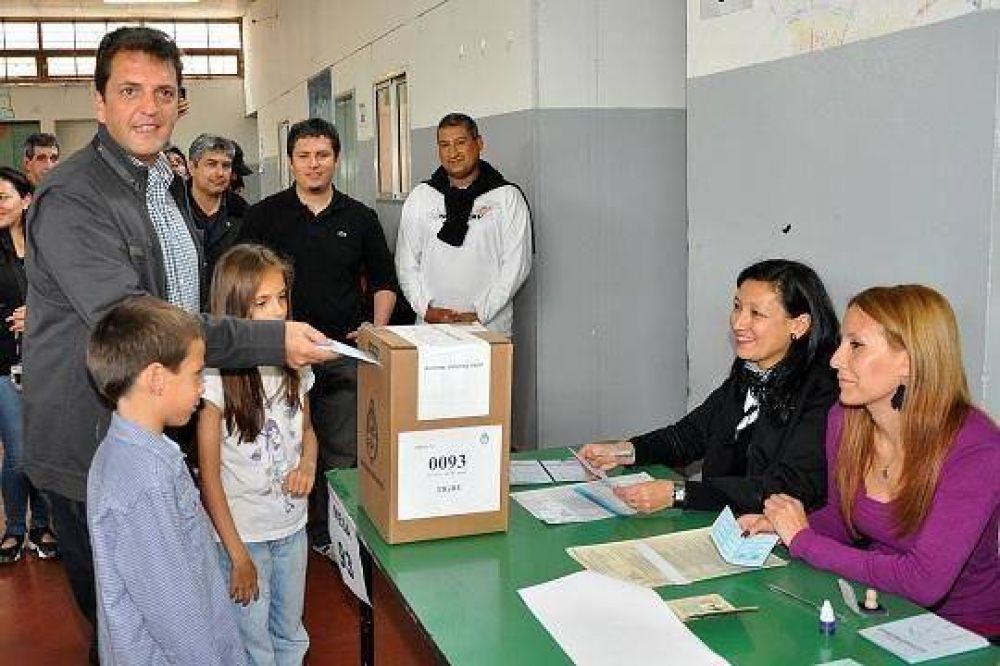 Massa: "La clave es que la gente participe y consolide la democracia"