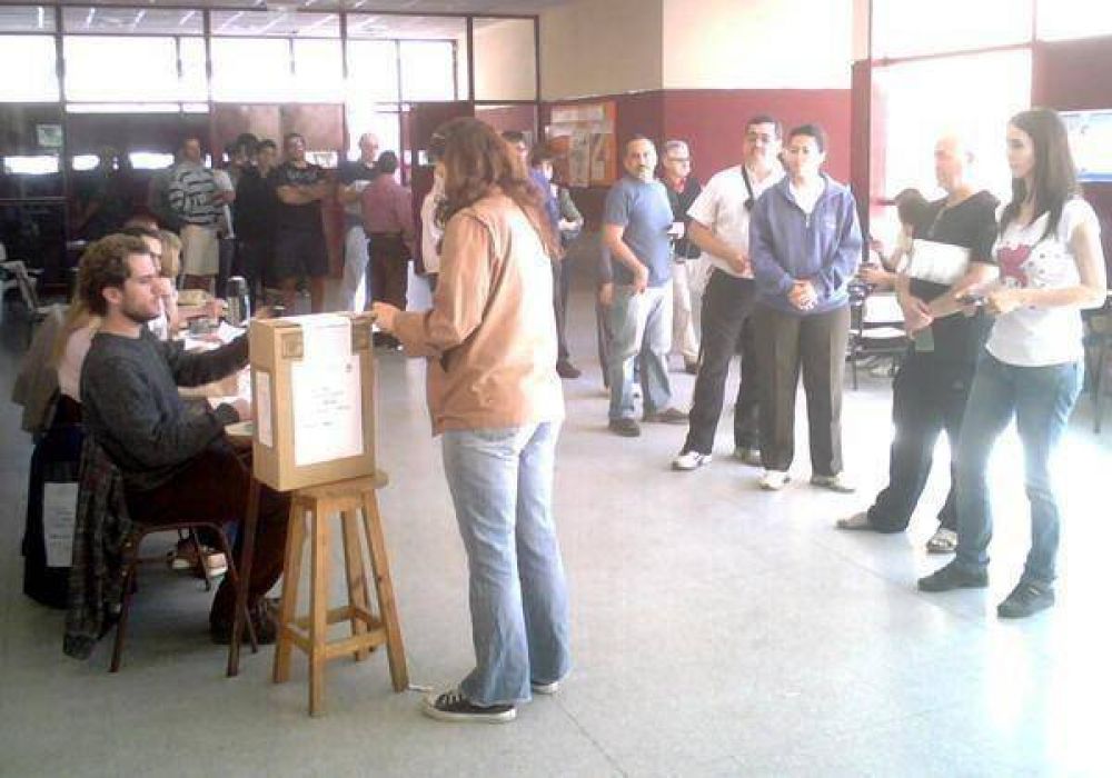 En Neuqu�n estiman que ya vot� el 30% del padr�n electoral