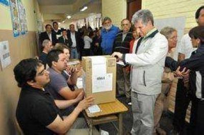 Los medios nacionales dan ganadores a Poggi en San Luis y a Cristina en el pa�s