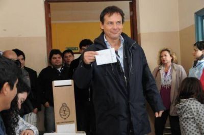 Costa se impondr�a en Caleta Olivia con un 15%