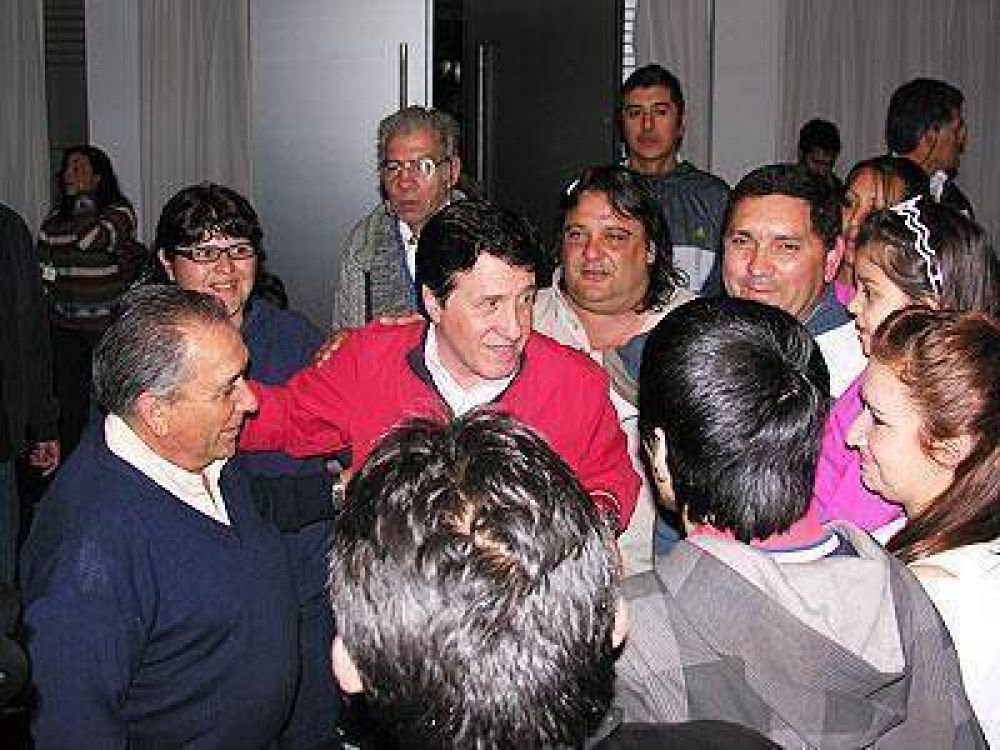 D�az P�rez logr� una reelecci�n deslucida y admiti� que �falta mucho�