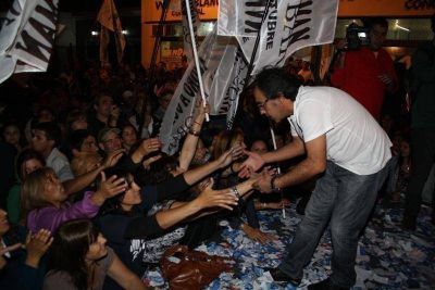 ESCOBAR - SANDRO GUZMAN: �ESCOBAR ES PERONISTA, NACIONAL Y POPULAR�