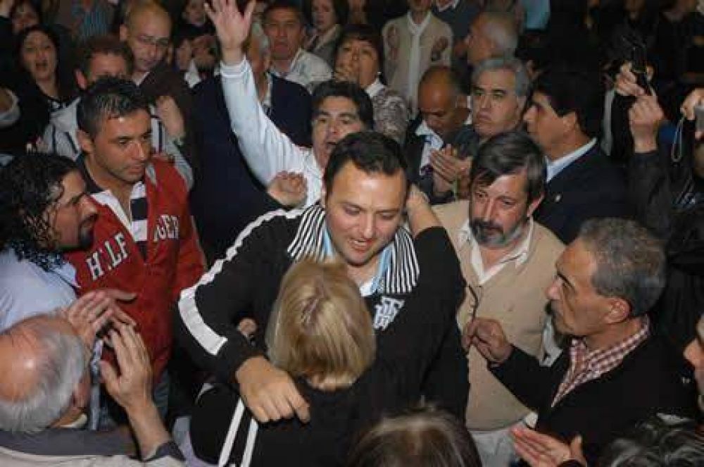 EL CANDIDATO DEL FRENTE SOCIAL GAN� EN SAN MARTIN