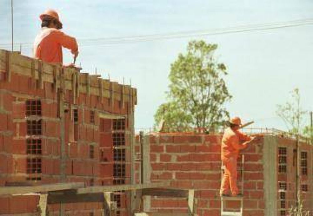 Constructoras reclaman a Saiz $ 120 millones