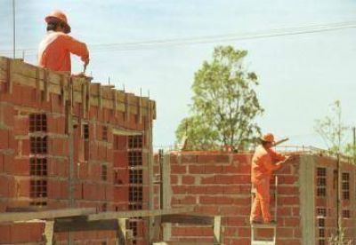 Constructoras reclaman a Saiz $ 120 millones