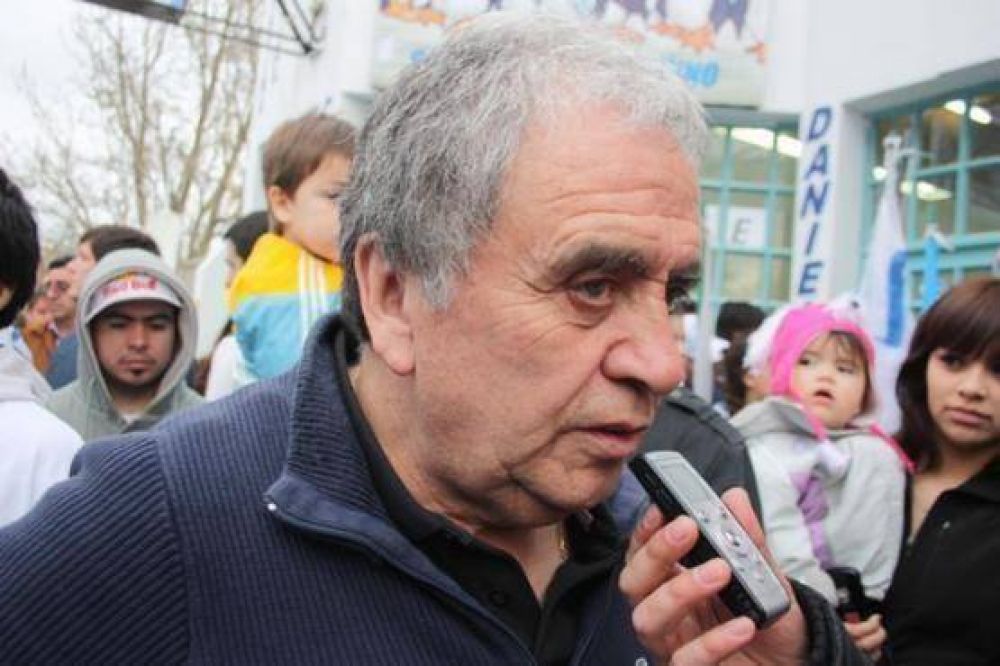 �Tienen la puerta del comando y del municipio abiertas�