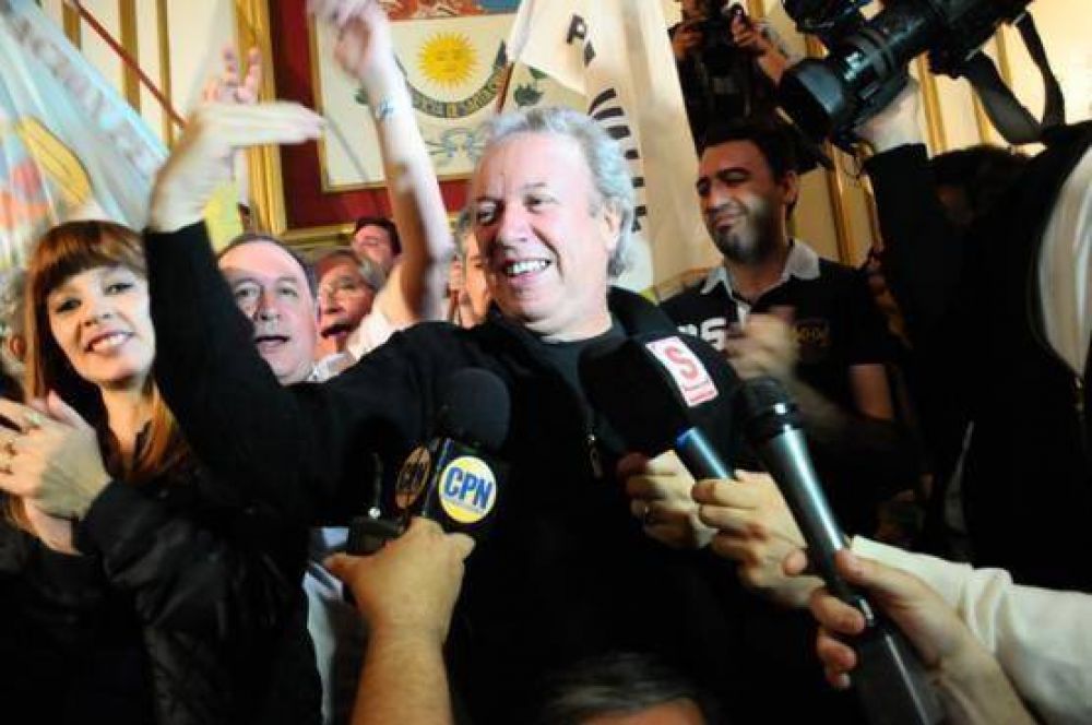  Desde el sector de Anglesio se adjudican la Intendencia