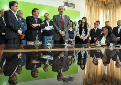 Farizano reasumi� y ofreci� apoyo al ganador