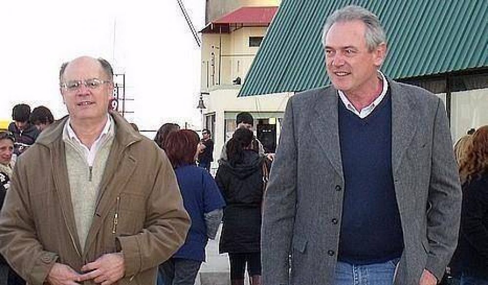 Benedetti "no est� conforme" con lo que le aport� Emilio