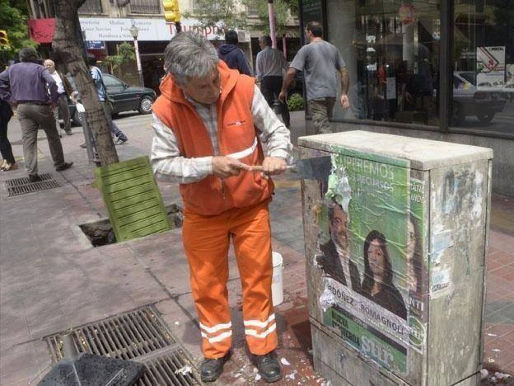 Limpiar la propaganda pol�tica de las calles del Gran Mendoza costar� m�s de medio mill�n de pesos