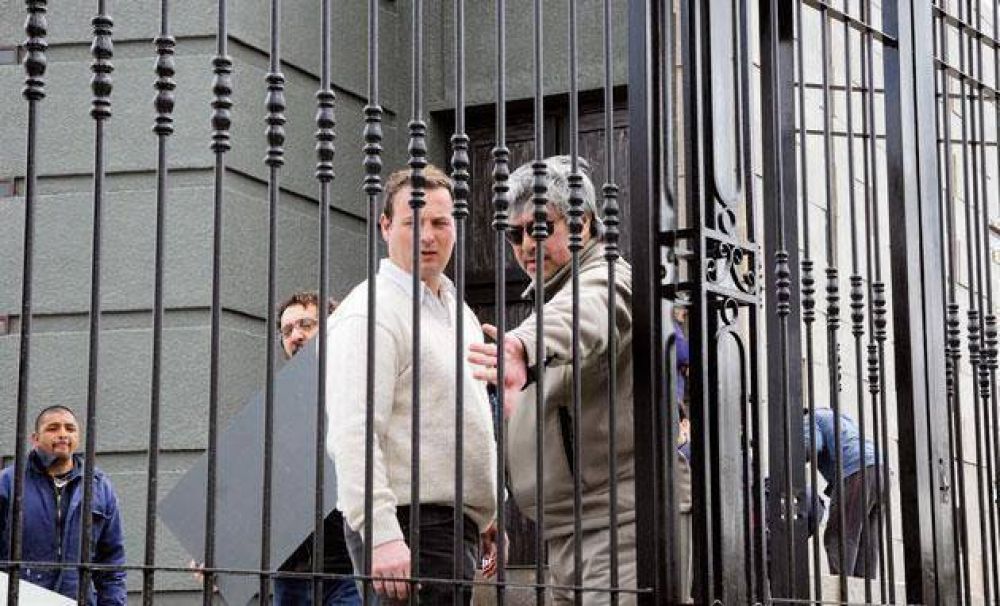 L�zaro B�ez ofici� de gu�a y llev� a periodistas a conocer el Mausoleo de N�stor Kirchner por dentro