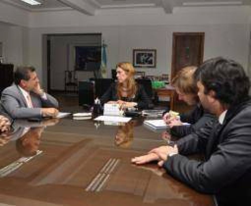 Beder busca respaldo en Naci�n para solucionar la crisis textil