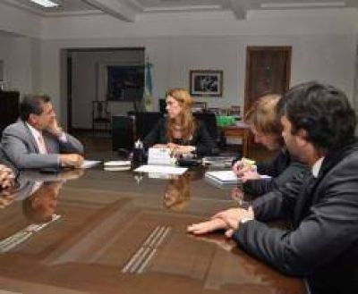 Beder busca respaldo en Naci�n para solucionar la crisis textil