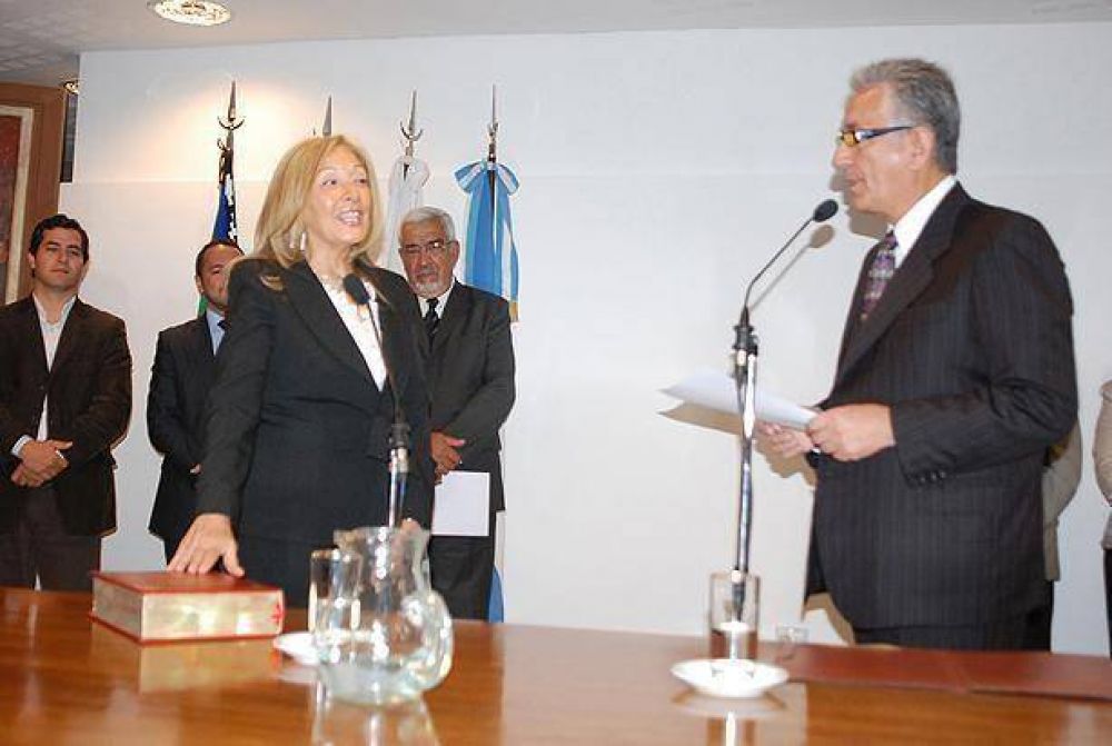El Gobernador puso en funciones a la ministro Jefe de Gabinete, Gladys Bailac de Follari
