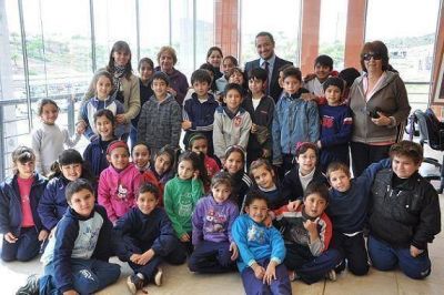 Alumnos de Villa Mercedes visitaron el Ministerio de Educaci�n y recorrieron Terrazas del Portezuelo