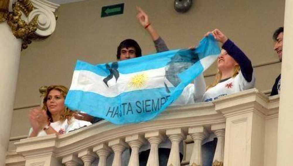 La Legislatura cordobesa rindi� homenaje a la memoria de N�stor Kirchner