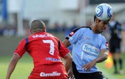 Belgrano golpe� de entrada y acecha a Boca en la punta del Apertura